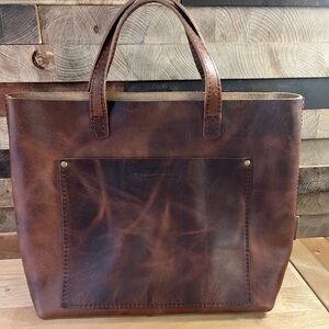 ❌ SOLD ❌ Portland Leather Goods Timber medium classic crossbody, new.